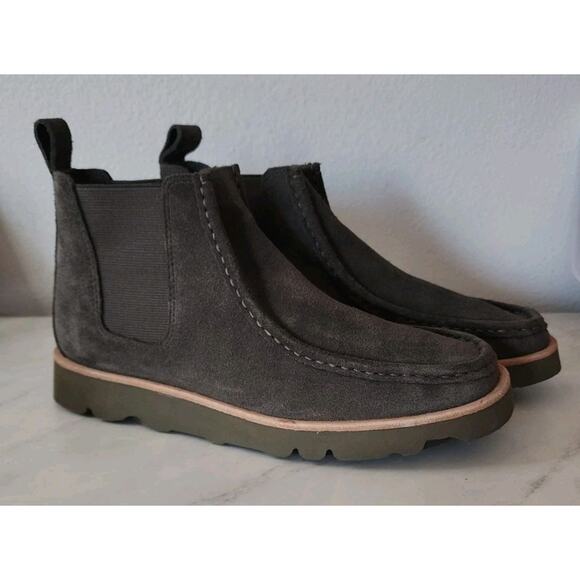 Clarks Women Walla Chelsea Mole Gray Suede Size 10 Vibram Sole - Picture 1 of 7